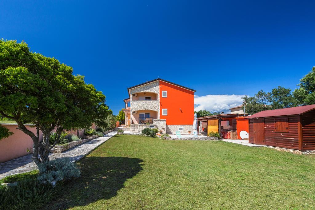 Apartments Villa Orange Medulin Exterior photo